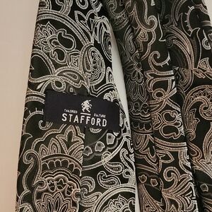 STAFFORD Men's Black, Grey And Silver Paisley Tie